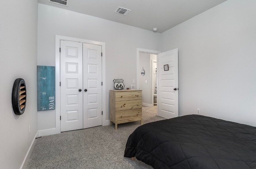 Building Photo - 6006 Rangeland Rd