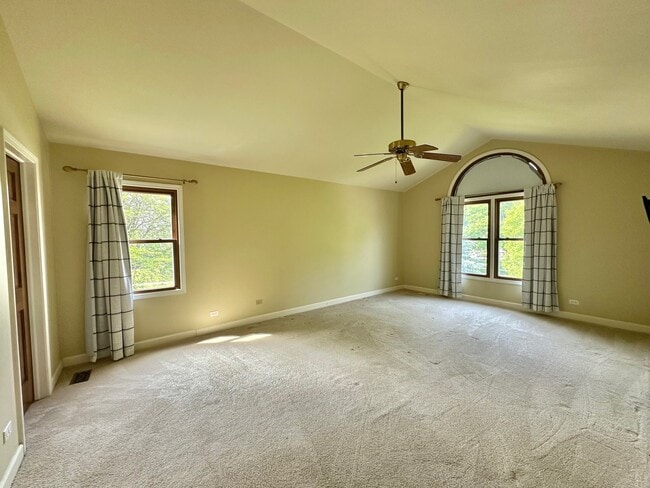 Building Photo - 1525 Westglen Dr