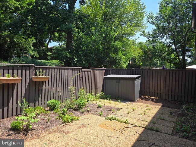 Building Photo - 1808 Ivy Oak Square