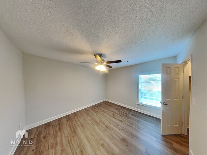 Building Photo - 3306 Woodland Park Rd