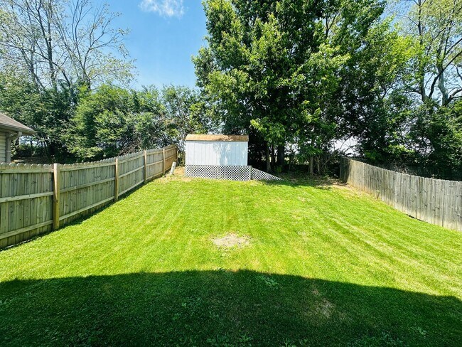 Building Photo - 1437 Day Lily Dr