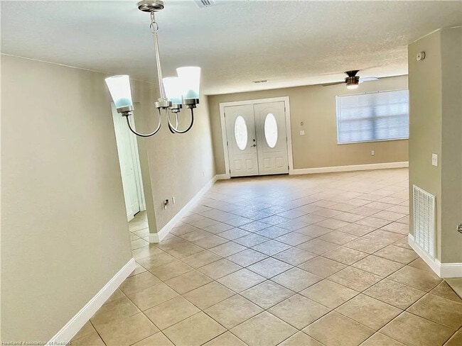 Building Photo - 1409 Palm Way