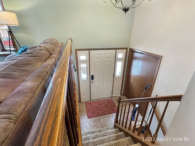 Building Photo - 3br 2ba 2cg ~ Security Deposit Free Altern...