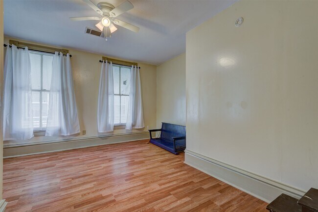 Building Photo - 3104 Stonewall St