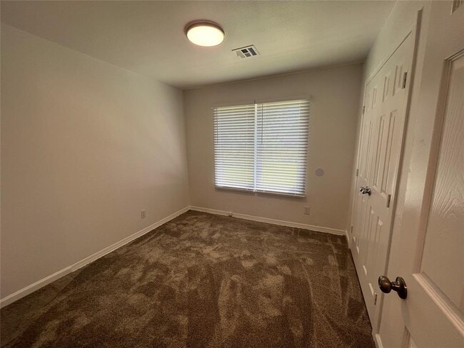 Building Photo - 3708 Woodside Dr