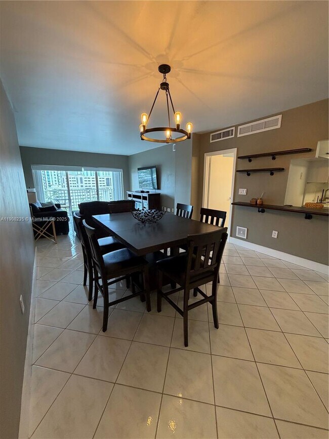 Building Photo - 300 Bayview Dr