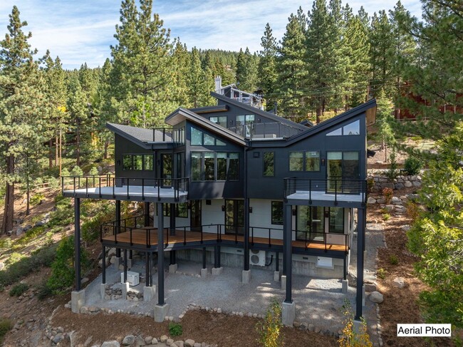 Building Photo - Luxury Mountain Retreat