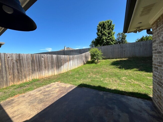 Building Photo - 5429 Meadow Ridge Dr