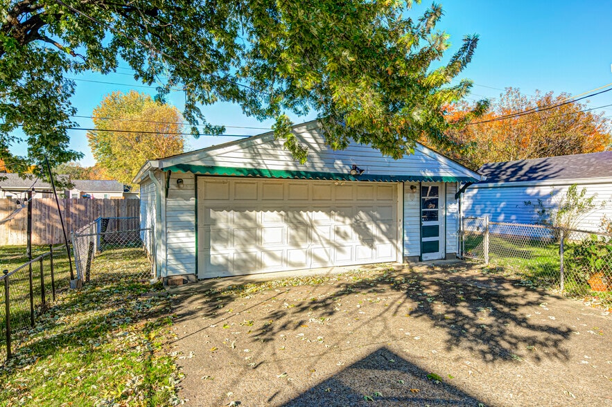 garage - 1744 N Norfolk St