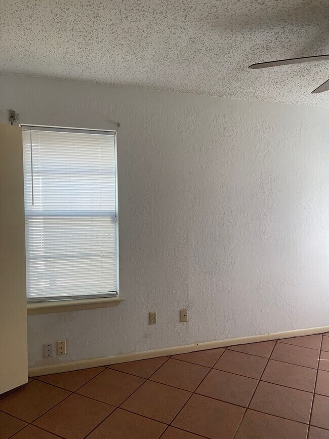 Building Photo - Flour Bluff 3 bedroom 2 bathroom