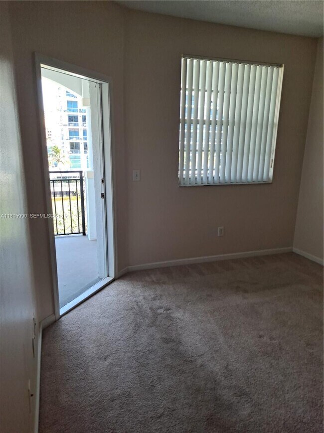 Building Photo - 3255 NE 184th St