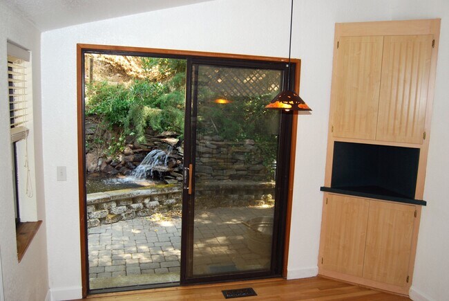 Building Photo - 12061 Pleasant Way