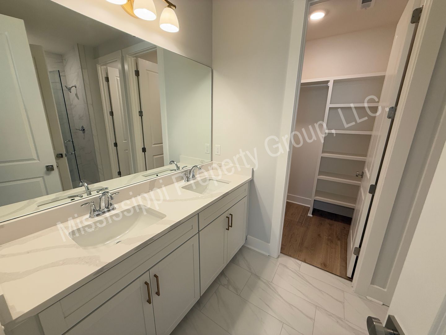 Building Photo - 611 Miramar Ln