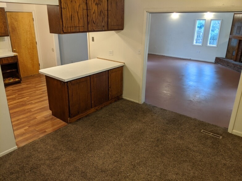 Building Photo - 1620 Lakeridge Ct