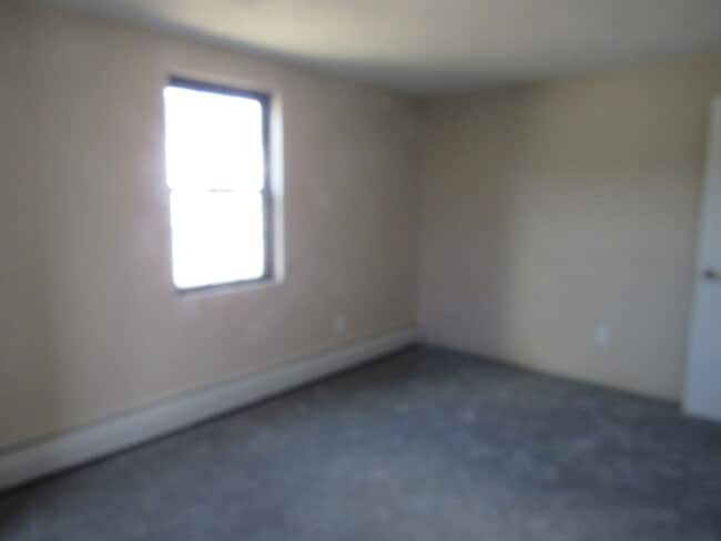 Building Photo - Plaistow Remodeled 2 Bedroom Condominium! ...
