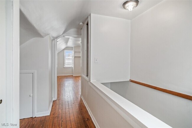 Building Photo - 5215 E 115th St