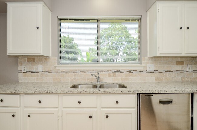 Building Photo - 8319 Bird Run Dr