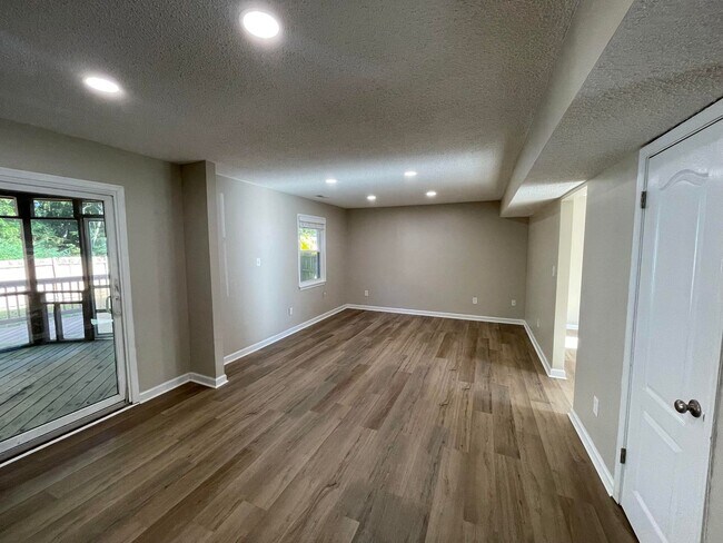 Building Photo - Virginia Beach Gem – 3 Bed, 2.5 Bath with Fenced Yard & Modern Upgrades