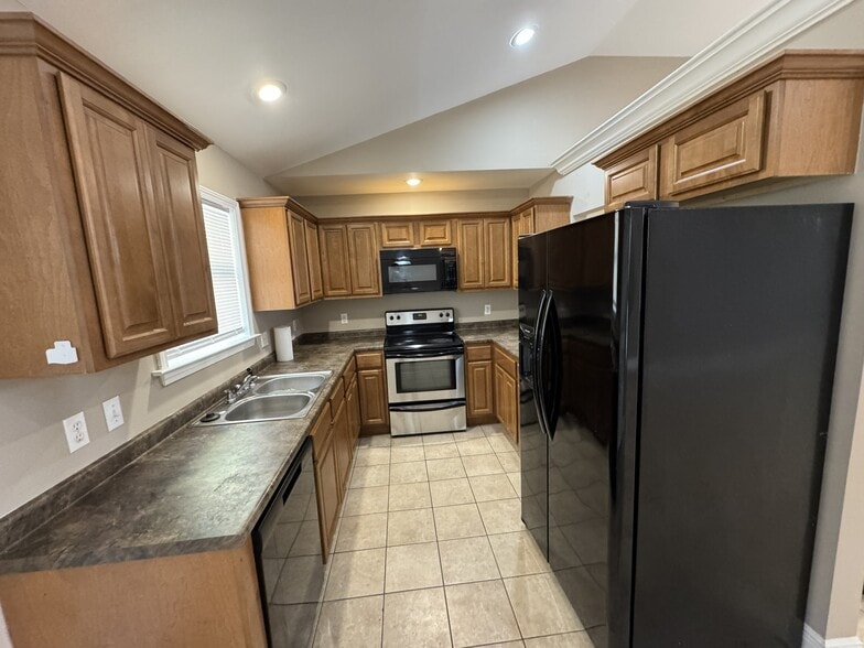 Building Photo - 214 Hibiscus St