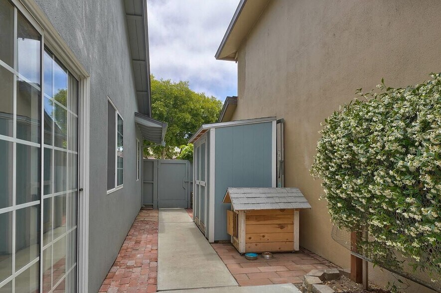 Building Photo - 245 Massolo Ct