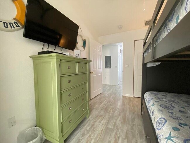 Building Photo - 343 Ocean Park Ln