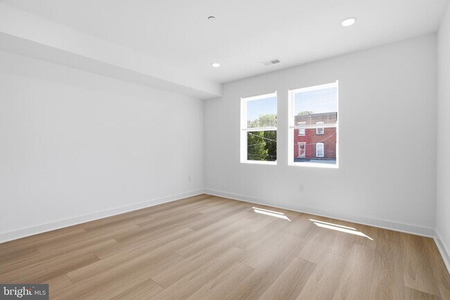 Building Photo - 3931 Fairmount Ave