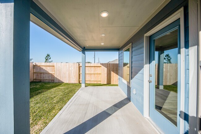 Building Photo - 32031 Splendor Dr
