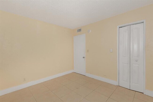 Building Photo - 416 NW 19th Ave