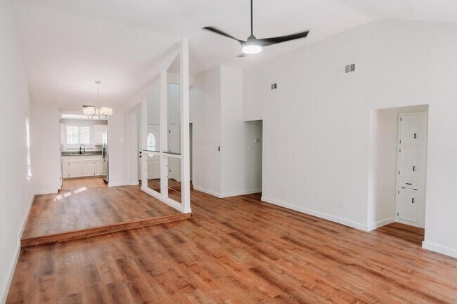 Building Photo - 1505 Windsong Trail