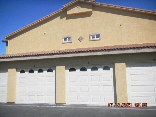 Building Photo - 41410 Juniper St