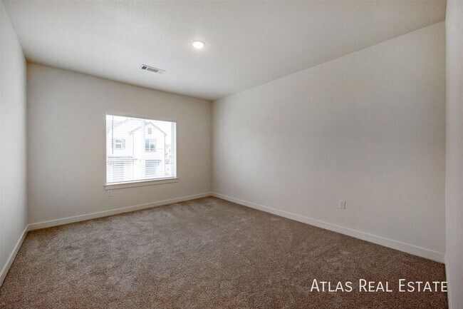 Building Photo - 625 Leland Aly