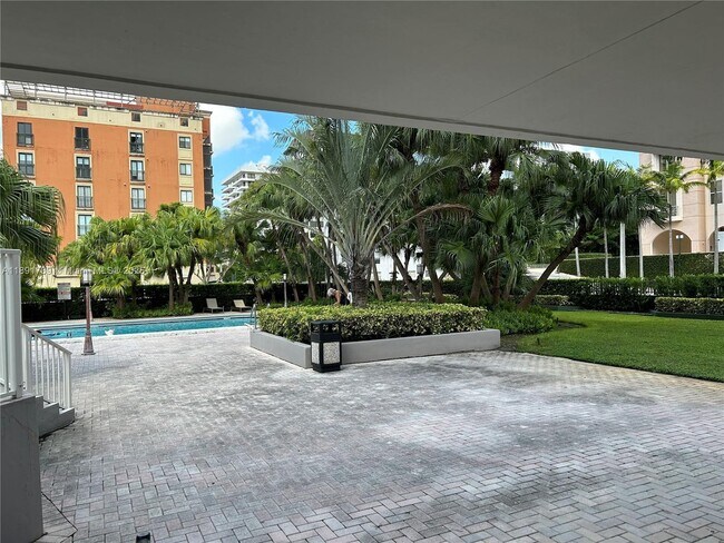 Building Photo - 625 Biltmore Way