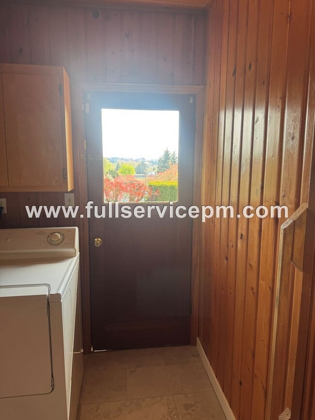 Building Photo - Charming house in downtown Snohomish