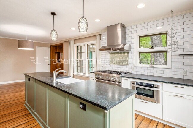 Building Photo - 413 Walhalla Rd