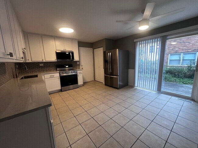 Building Photo - 516 Lincoln Ln
