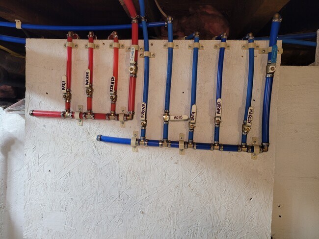 Building Photo - 21 Cook St