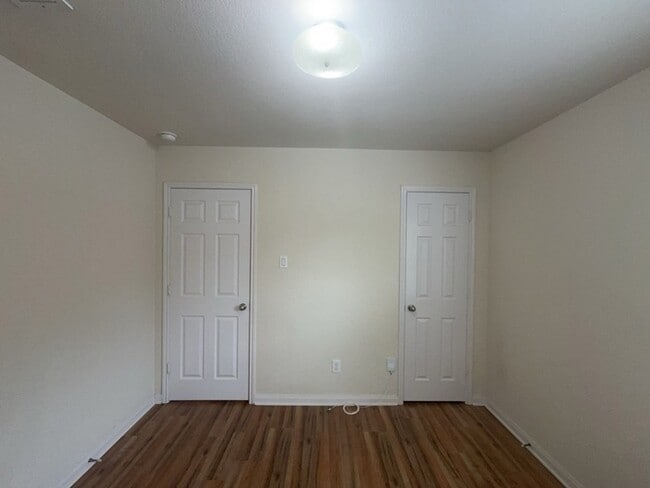 Building Photo - 10009 Iron Ridge Dr