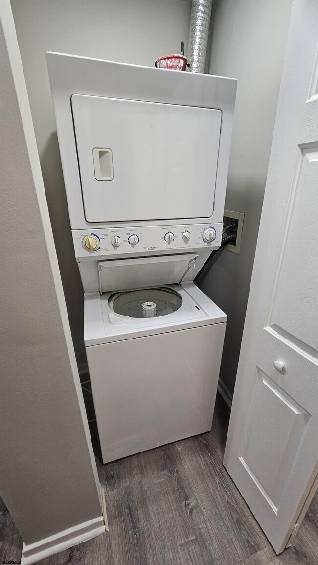 Building Photo - 184 Heather Croft