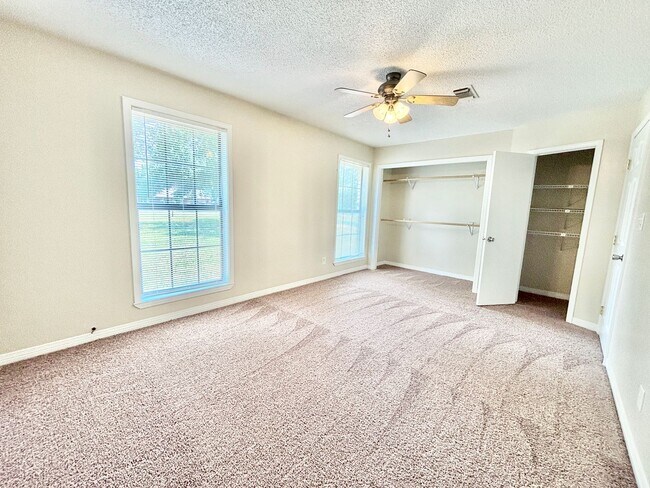 Building Photo - Spacious 3-Bedroom Home