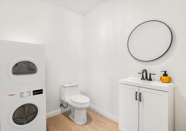 Building Photo - 47215 Heliotrope Dr