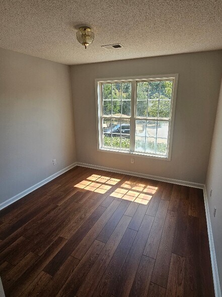 Building Photo - 507 Holly Ridge Ln