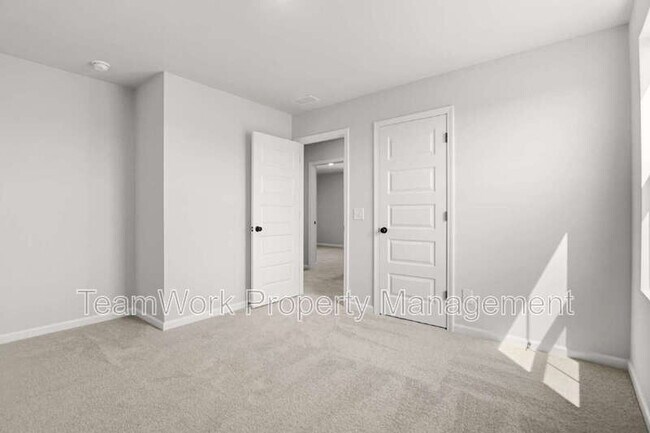 Building Photo - 376 Tiliwa St