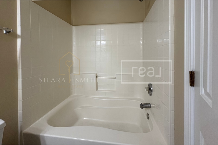 Building Photo - 6013 Silkwater Ct