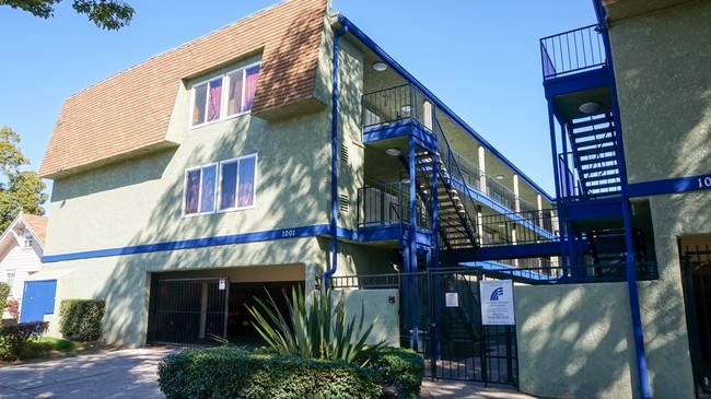 Building Photo - Riverine Apartments