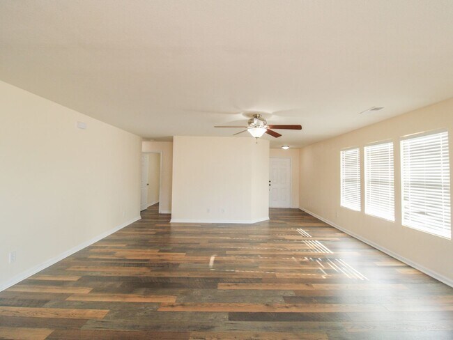 Building Photo - Modern and updated home in desirable East ...