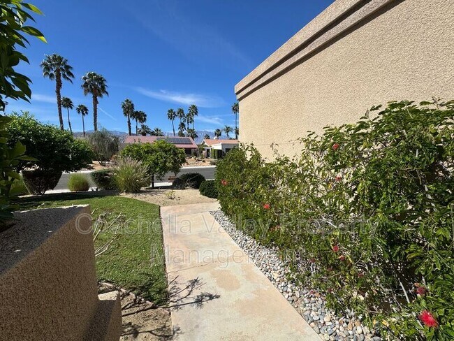 Building Photo - 40588 Clover Ln