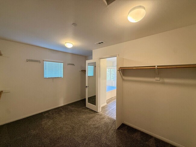 Building Photo - Beautiful 5-Bedroom Home In Oceanside