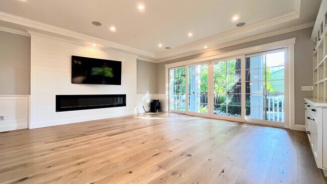 Building Photo - 718 San Benito Ave