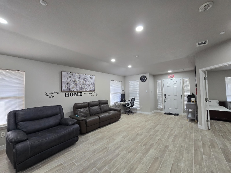 Building Photo - 1228 Sandwick Dr