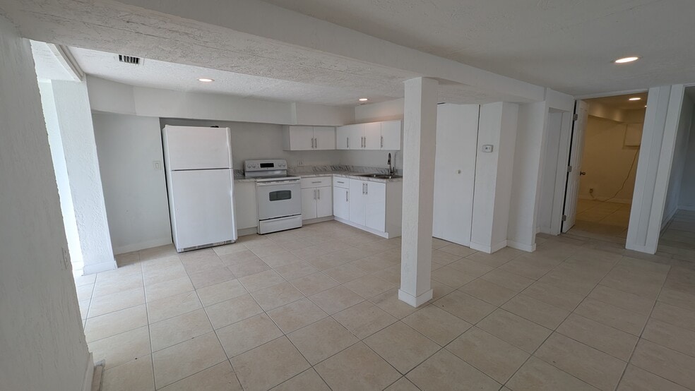 Kitchen - 708 NE 4th St